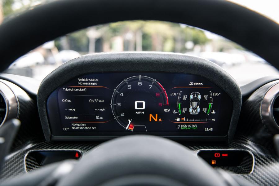 Панель приборов McLaren Senna Vega Blue 2019 года  (фото 39 из 58)